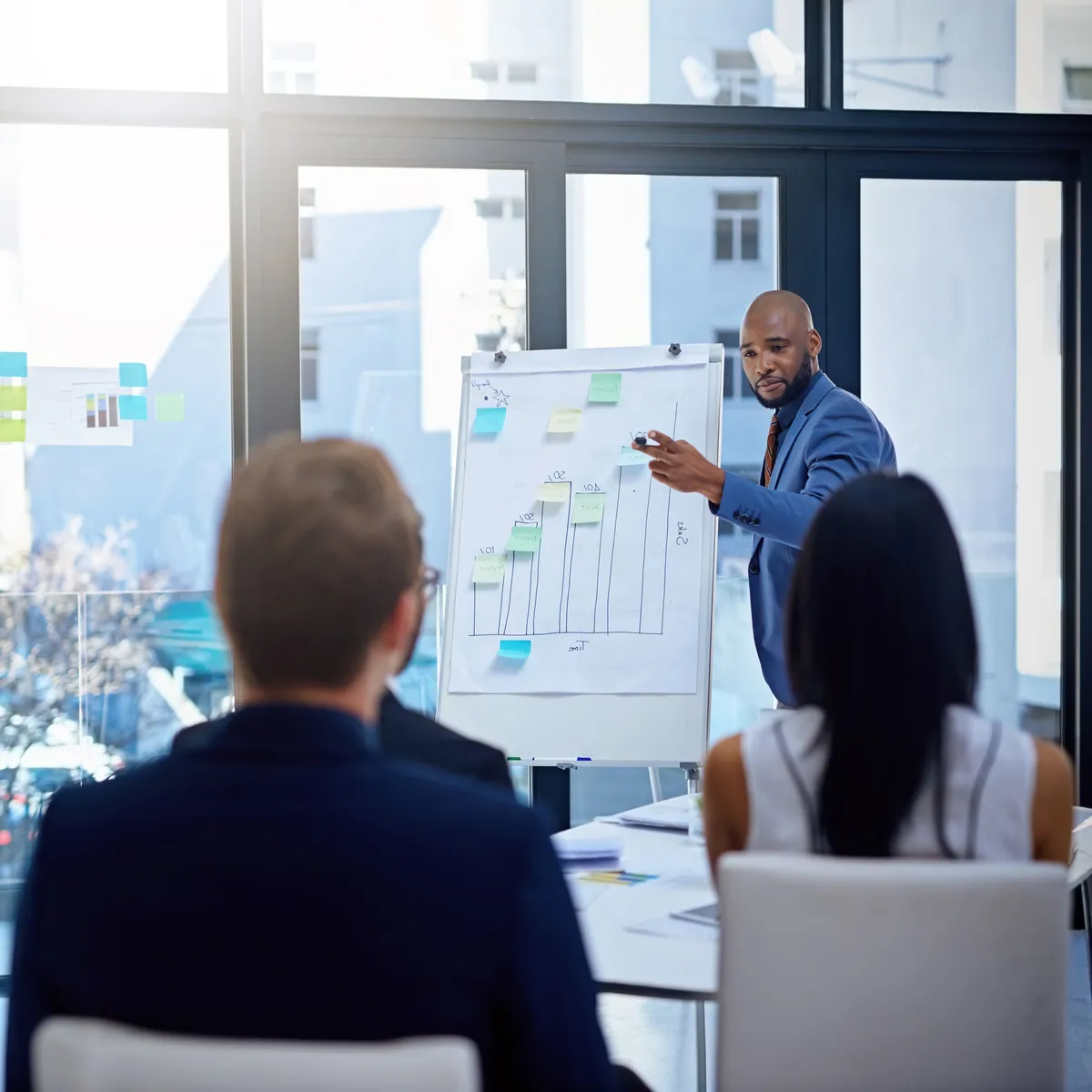 Directivos liderando la estrategia de implementación del nuevo sistema