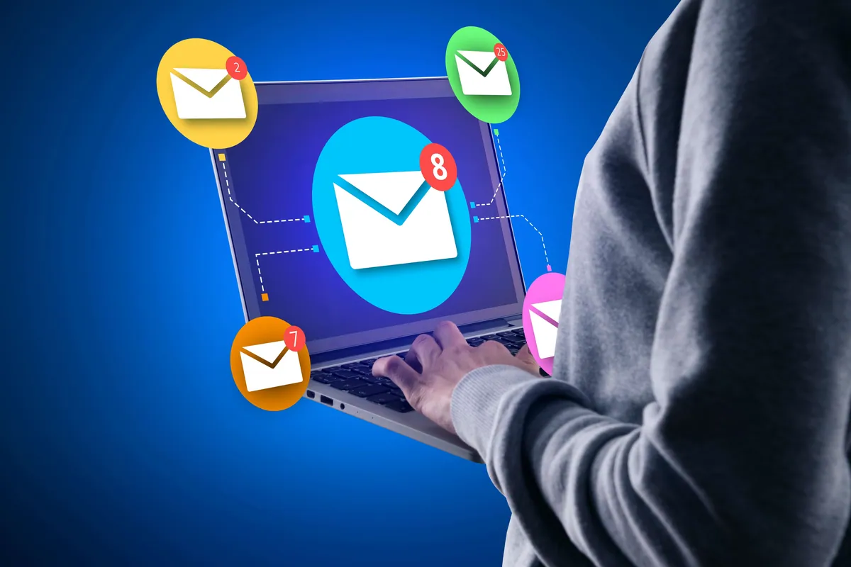 Cadena de correos electrónicos esperando aprobación de diferentes niveles gerenciales