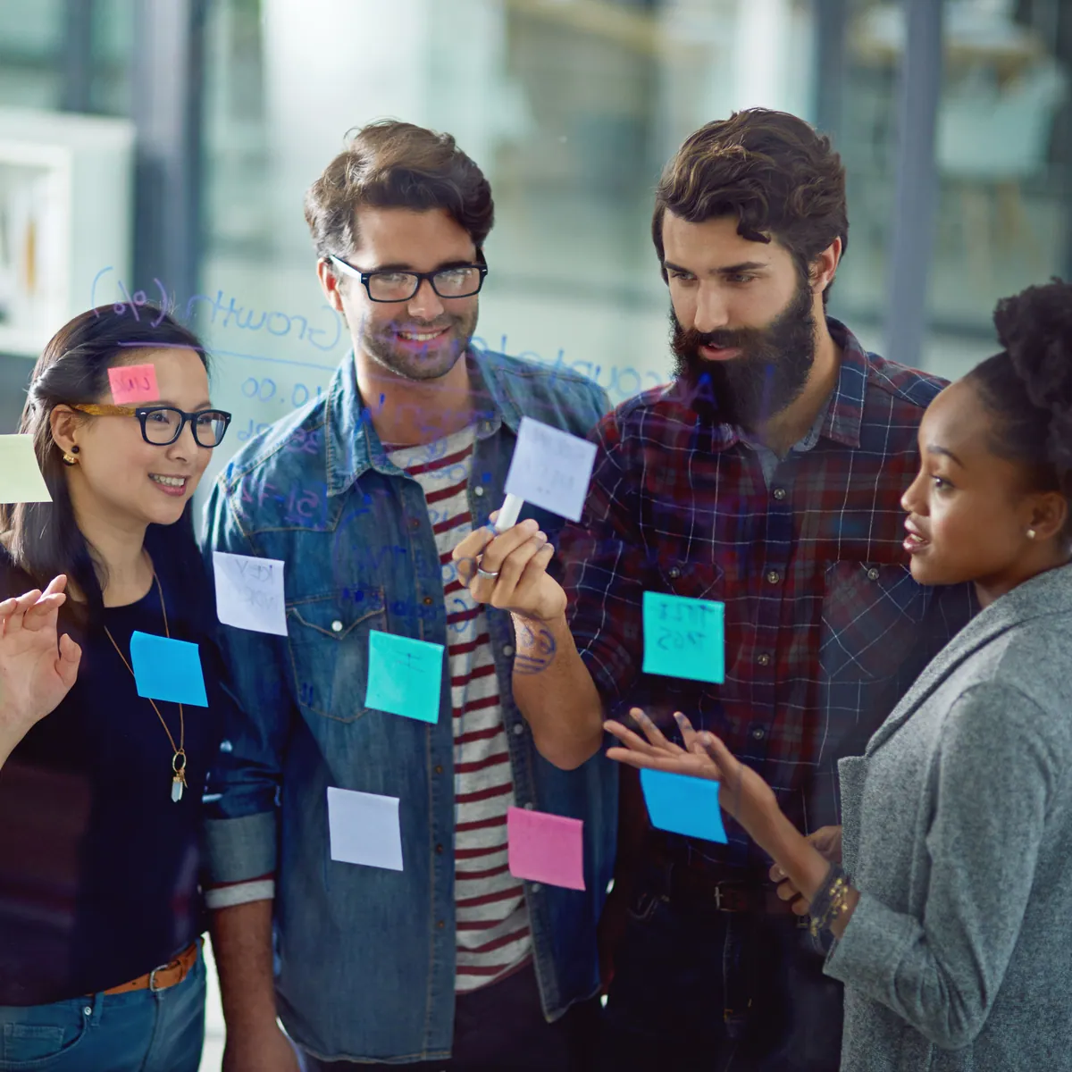 Equipo validando módulos del sistema de forma progresiva