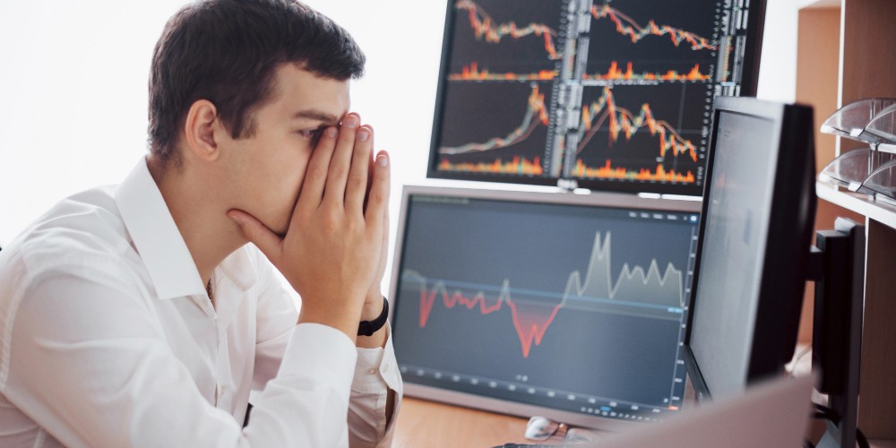 Gráfico de tendencias de mercado en constante cambio, ilustrando la necesidad de software adaptable